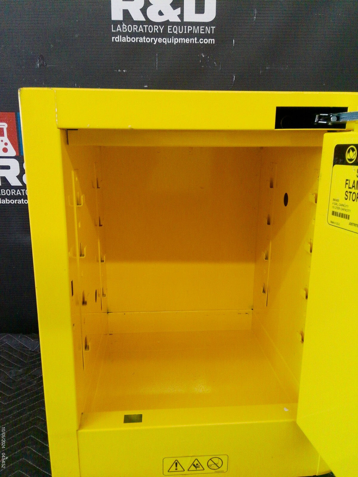 Justrite Countertop Flammable Storage Cabinet Self Closing Doors 4 Gal