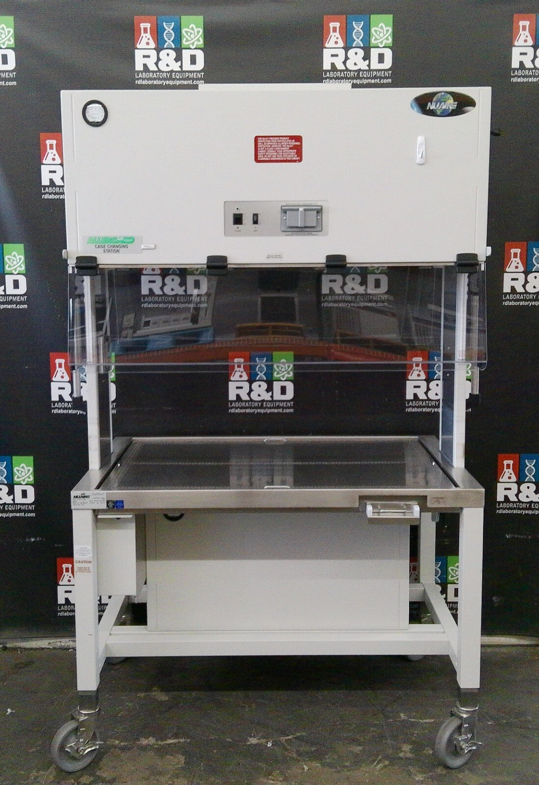 Nuaire NU-617-400 4ft Dual Sided Open Access Animal Transfer Changing Station 120v w/ Hydraulic Stand on casters