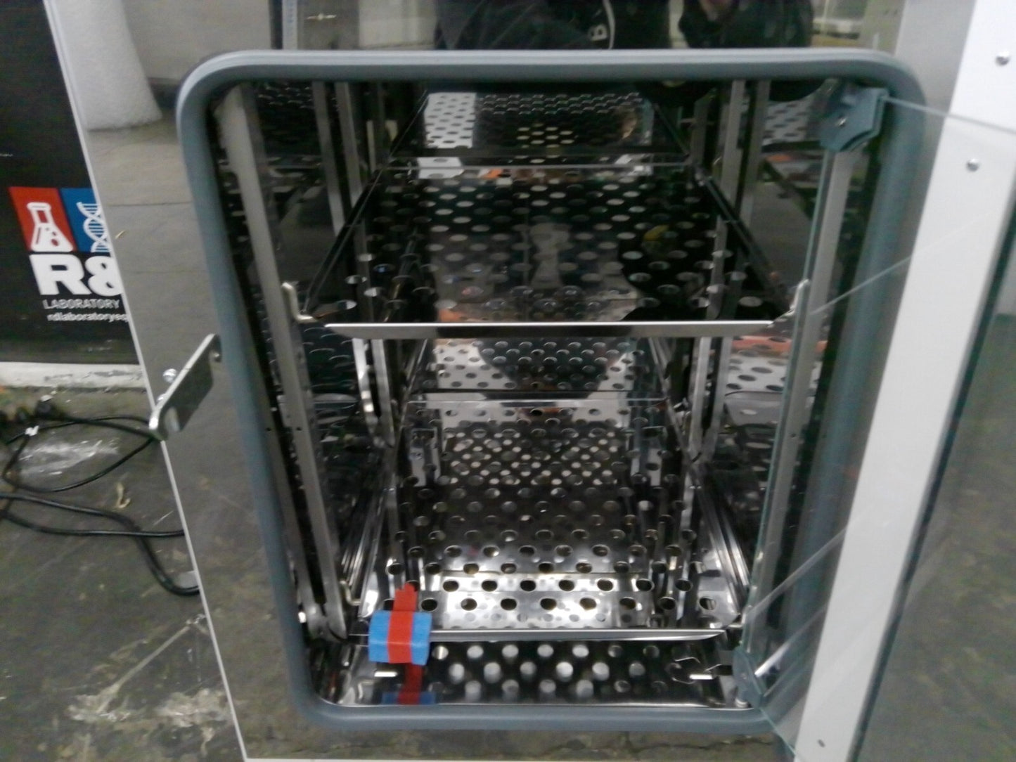 Thermo Scientific Heratherm IGS60 51028063 Bench Top Incubator 2.6Cf 120v