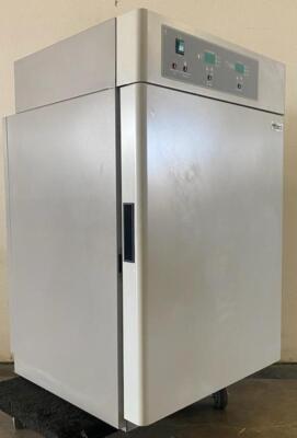 VWR Sheldon 2400 Water Jacketed CO2 Incubator 120v
