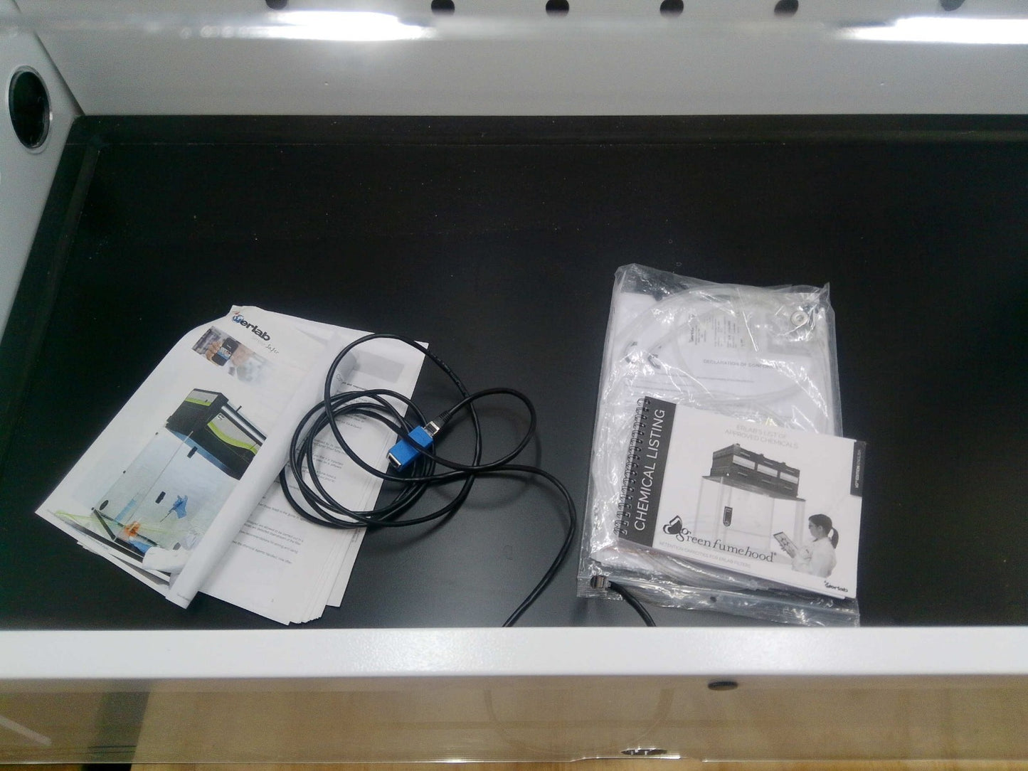Erlab Captair 483 Smart Laminar Ductless Flow Hood w/ 6 Charcoal Filters (2023)