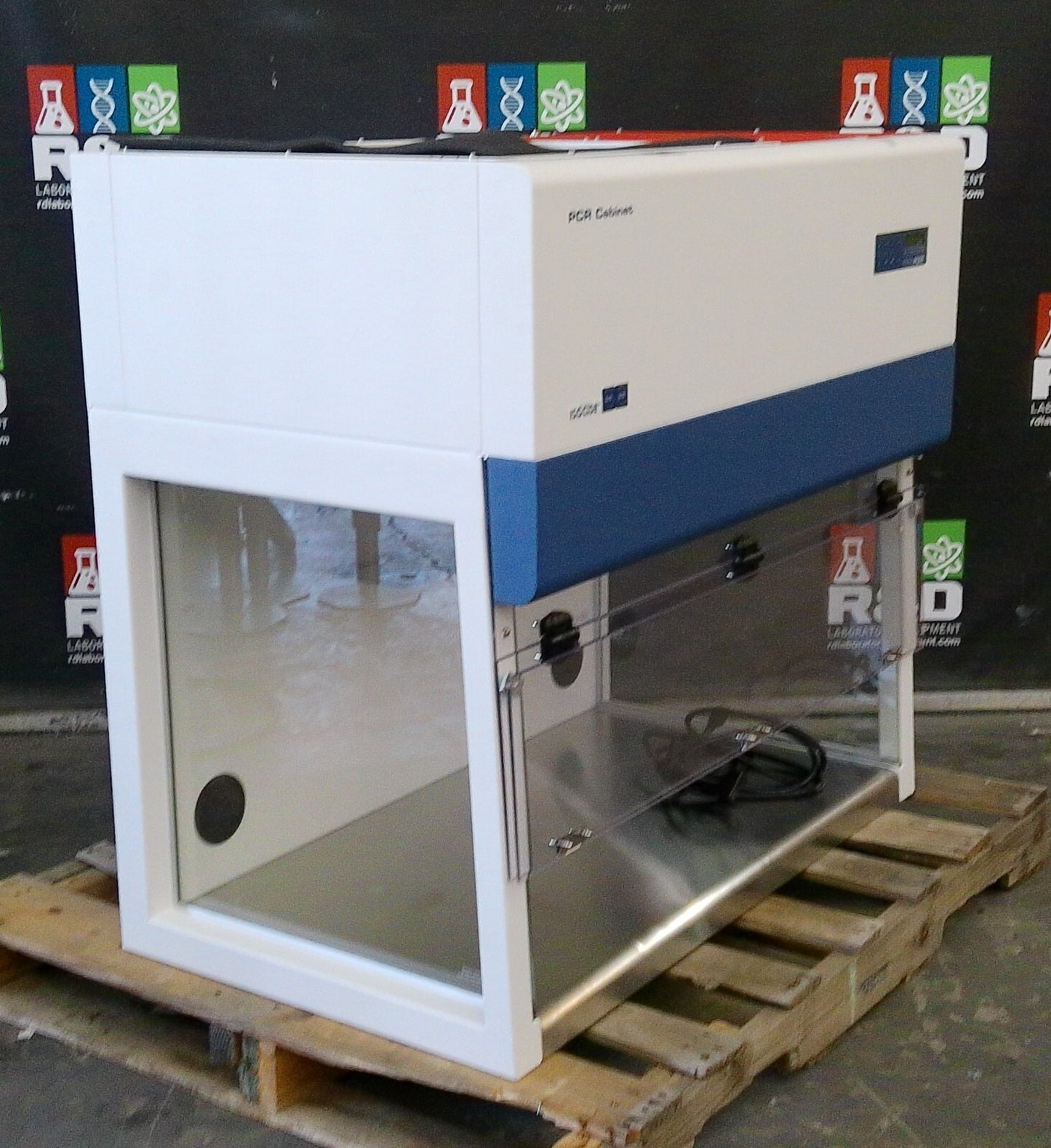 Esco 4ft PCR Cabinet w/UV, No Stand (yr 2022) Vertical Laminar Airflow Device.