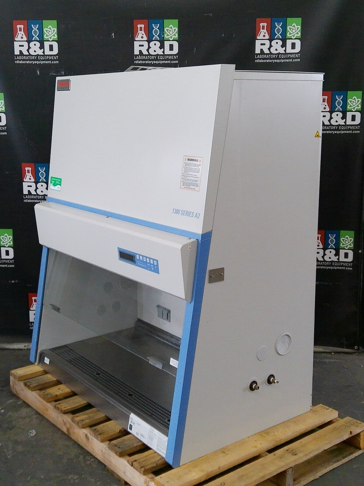 Thermo Scientific 4ft 1385  A2 Biosafety Cabinet w/UV & Stand FULLY TESTED