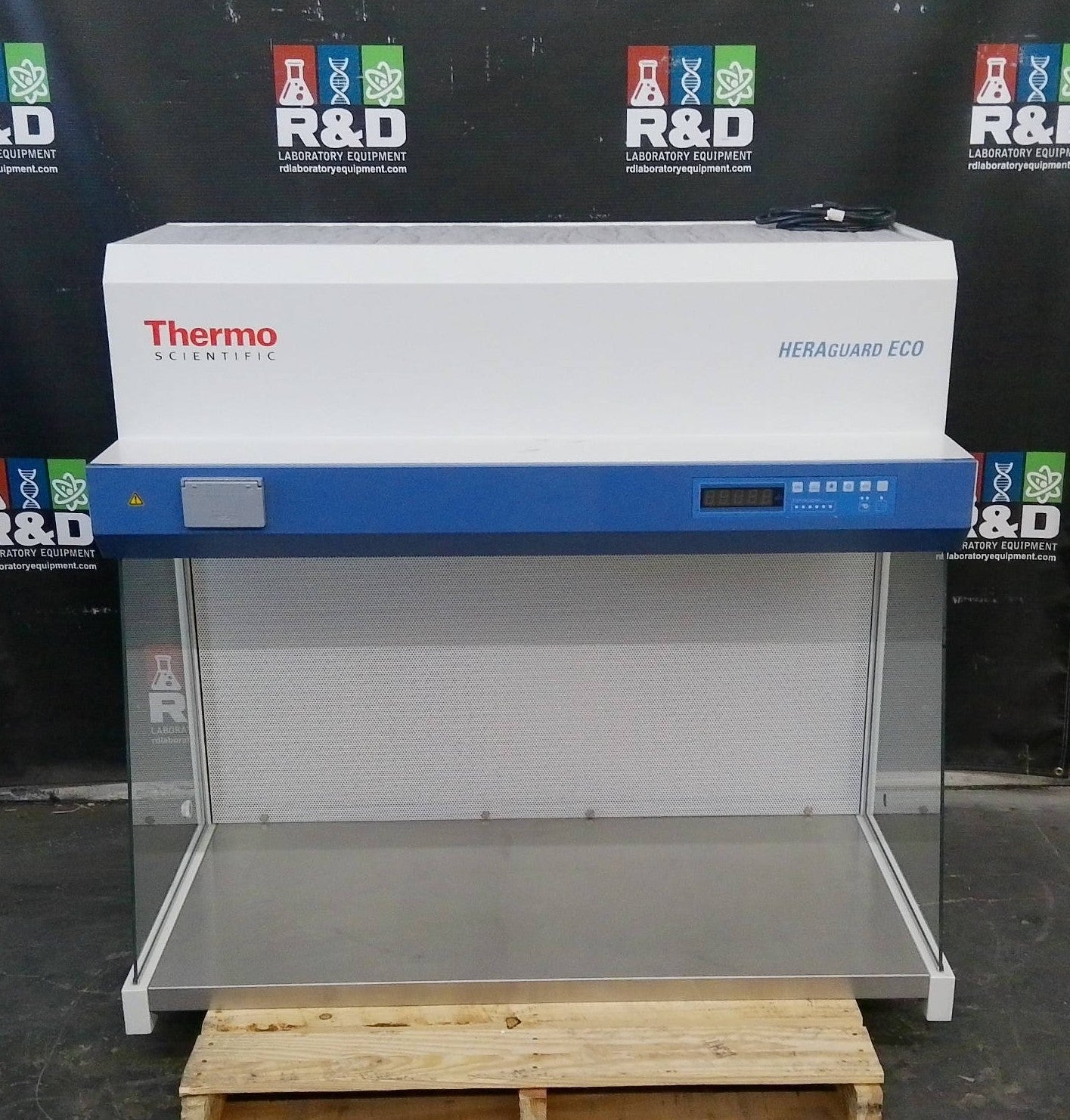 Thermo Scientific 4ft Heraguard ECO 1.2 Clean Bench Laminar Flow Hood w/ Stand
