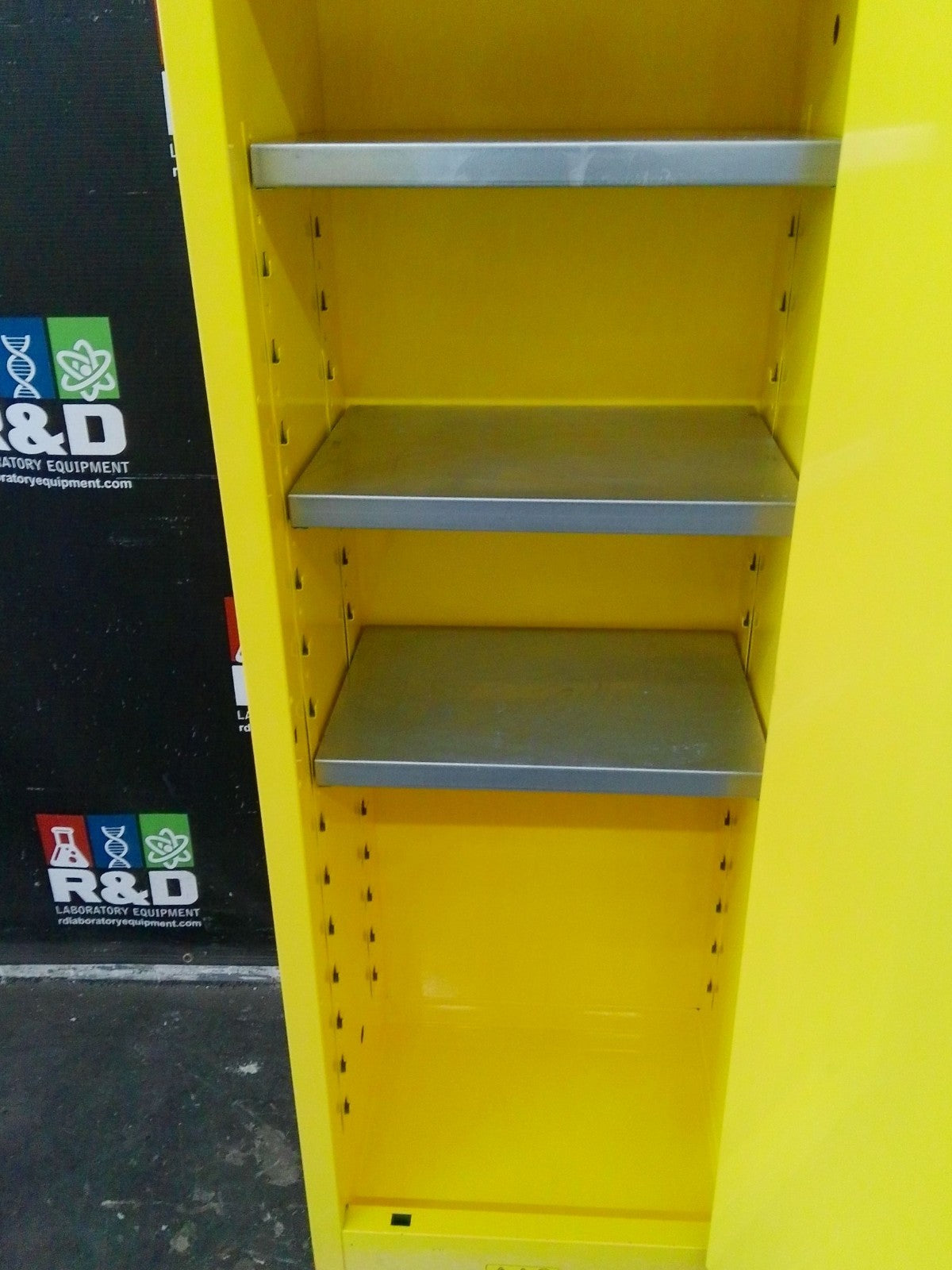 Justrite 892220 Flammable Storage Cabinet Self Closing Doors 22 Gal