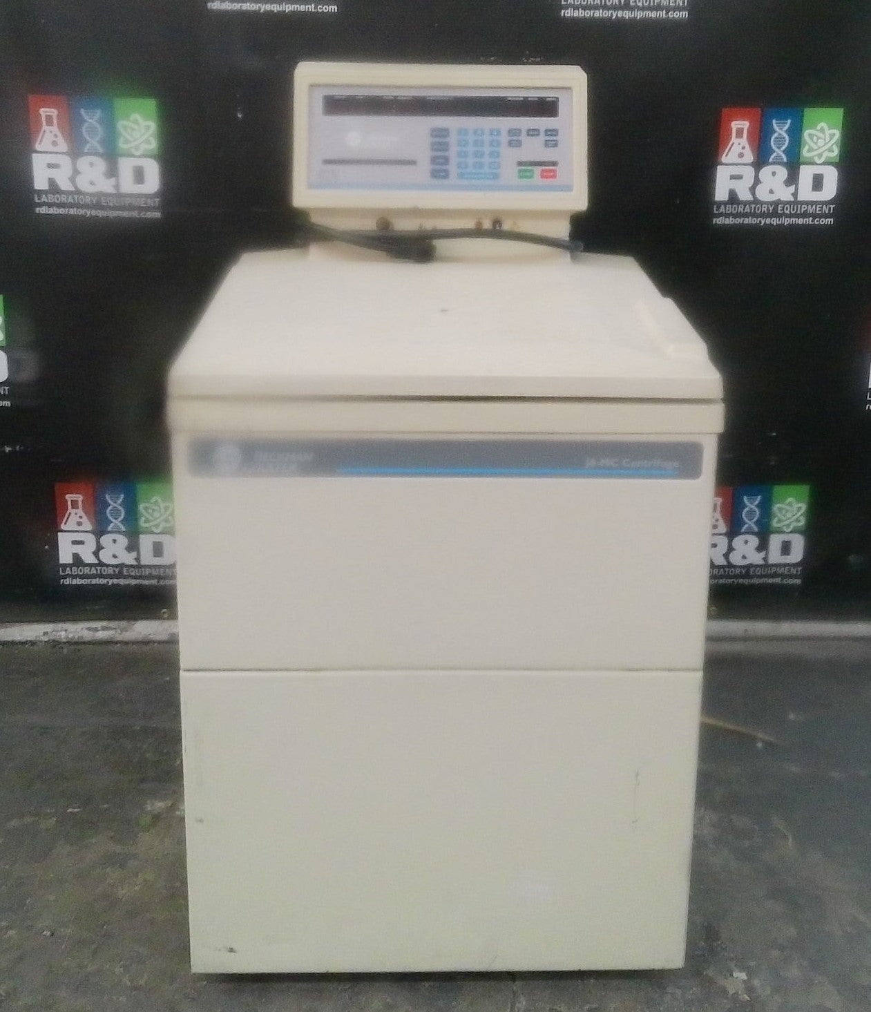 Beckman Coulter J6-MC High-Capacity Refrigerated Floor Centrifuge w/ Rotor