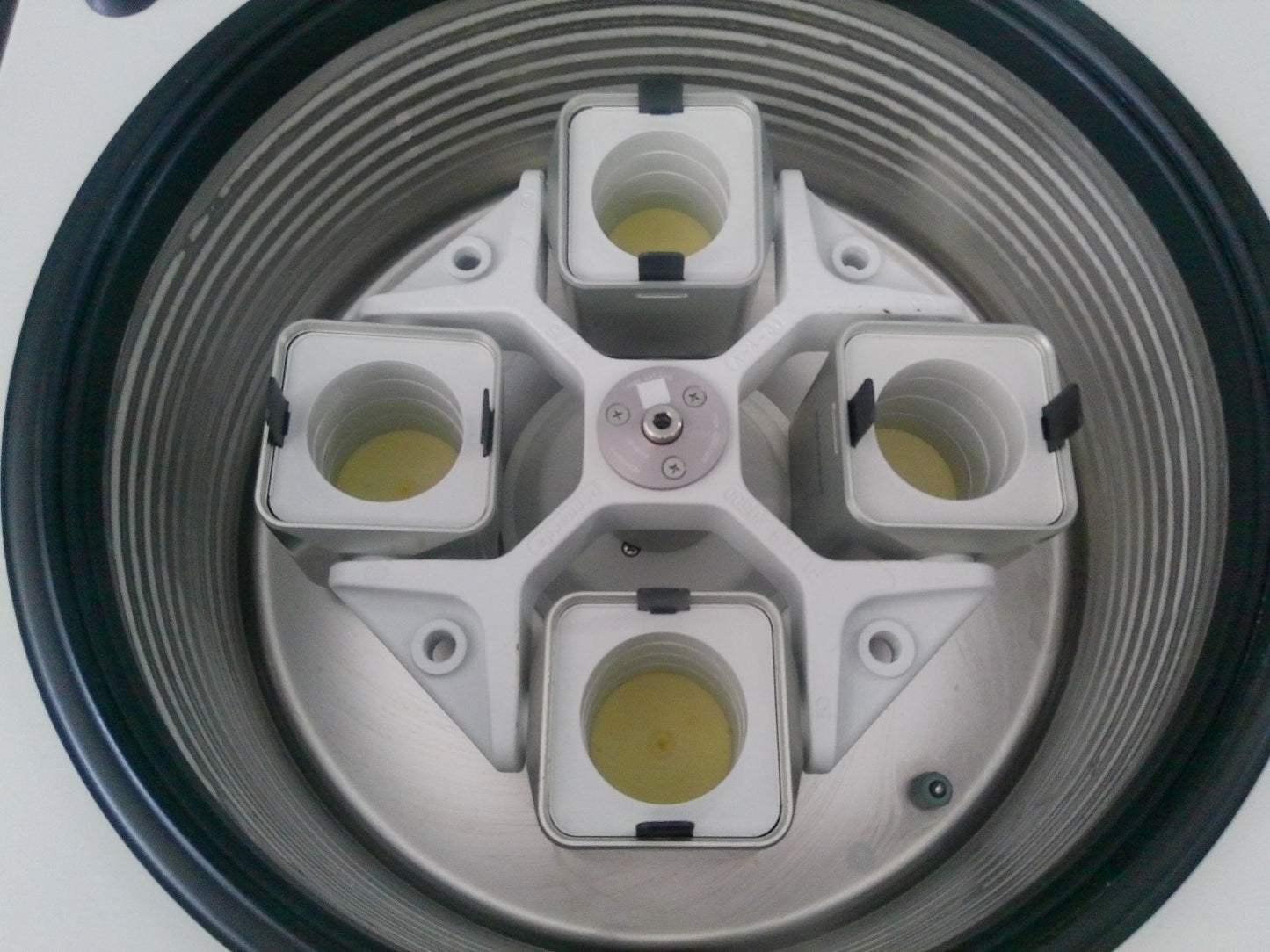 Eppendorf 5810R Refrigerated Centrifuge w/Rotor (A-4-81) & Buckets