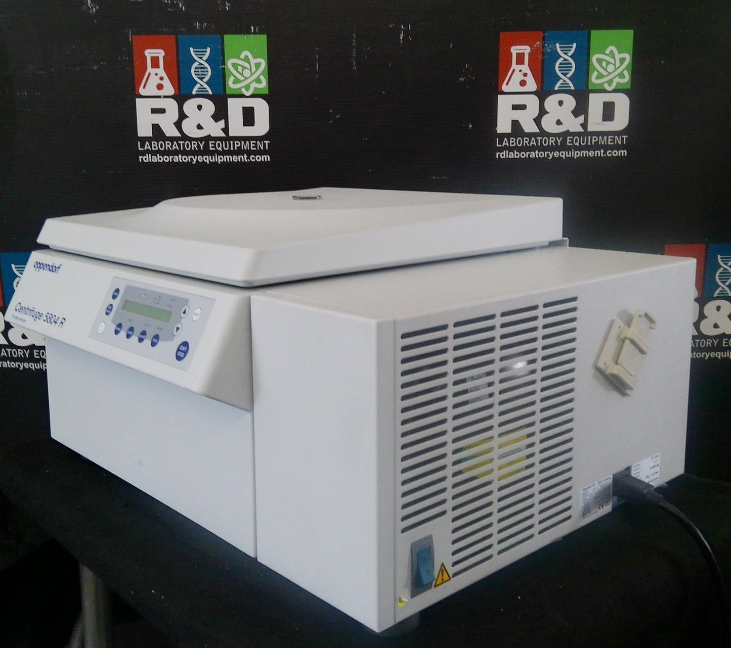 Eppendorf 5804R Refrigerated Centrifuge w/Rotor (A-4-44) & Buckets & Inserts