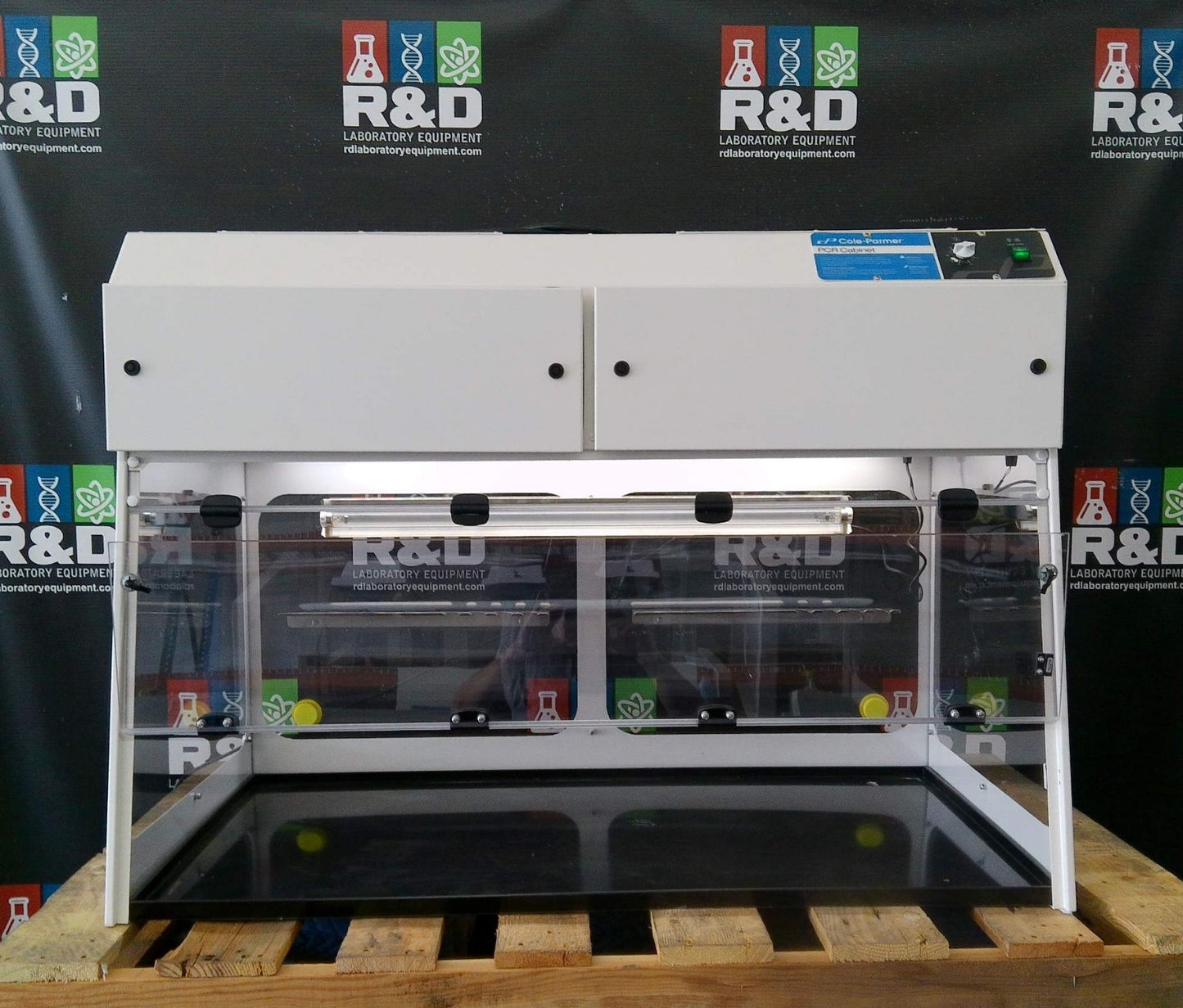 Cole Parmer 4ft 7890044 PCR Cabinet Laminar Flow w/ UV & Fluorescent Lighting