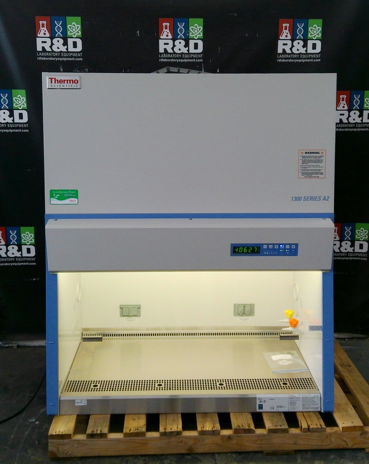 Thermo Scientific 4ft 1385  A2 Biosafety Cabinet w/UV & Stand FULLY TESTED