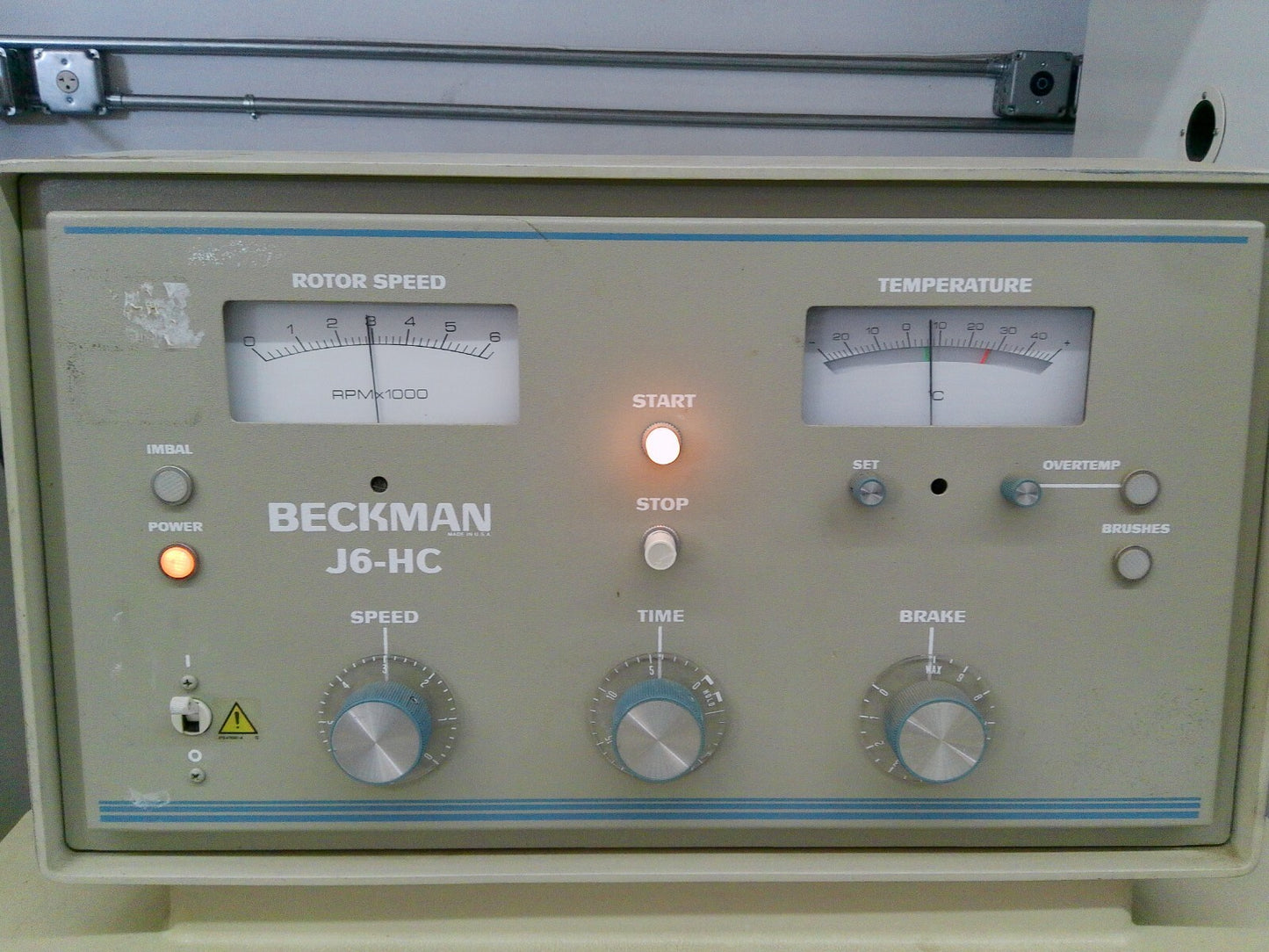 Beckman J6-HC Refrigerated Floor Centrifuge w/ JS-4.2 Rotor & Buckets 240v