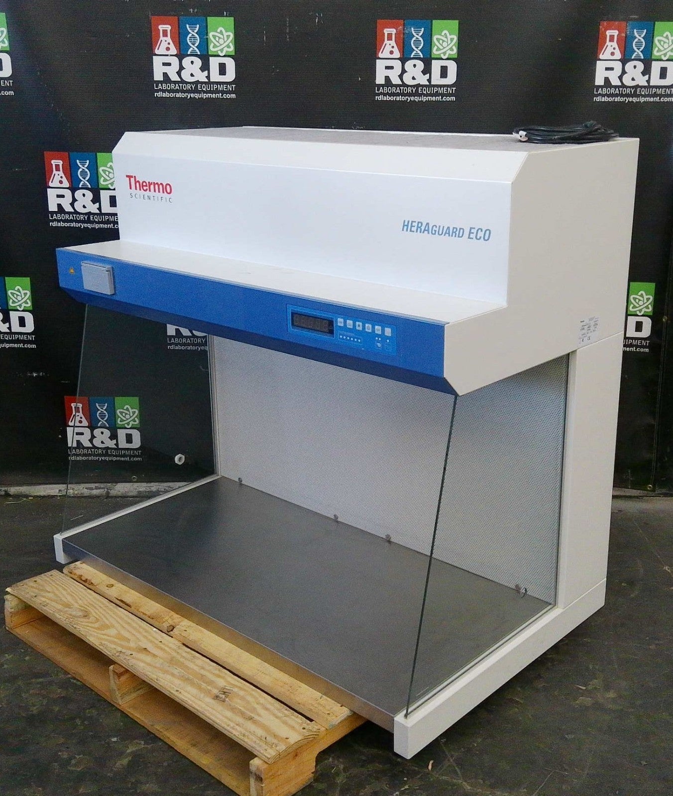 Thermo Scientific 4ft Heraguard ECO 1.2 Clean Bench Laminar Flow Hood w/ Stand