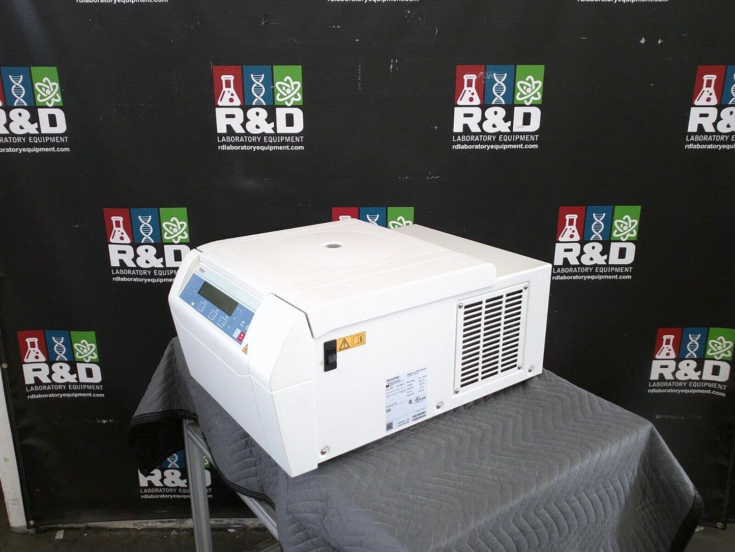 Thermo Sorvall ST 8 Refrigerated Bench Top Centrifuge w/Rotor, Bucked & Inserts