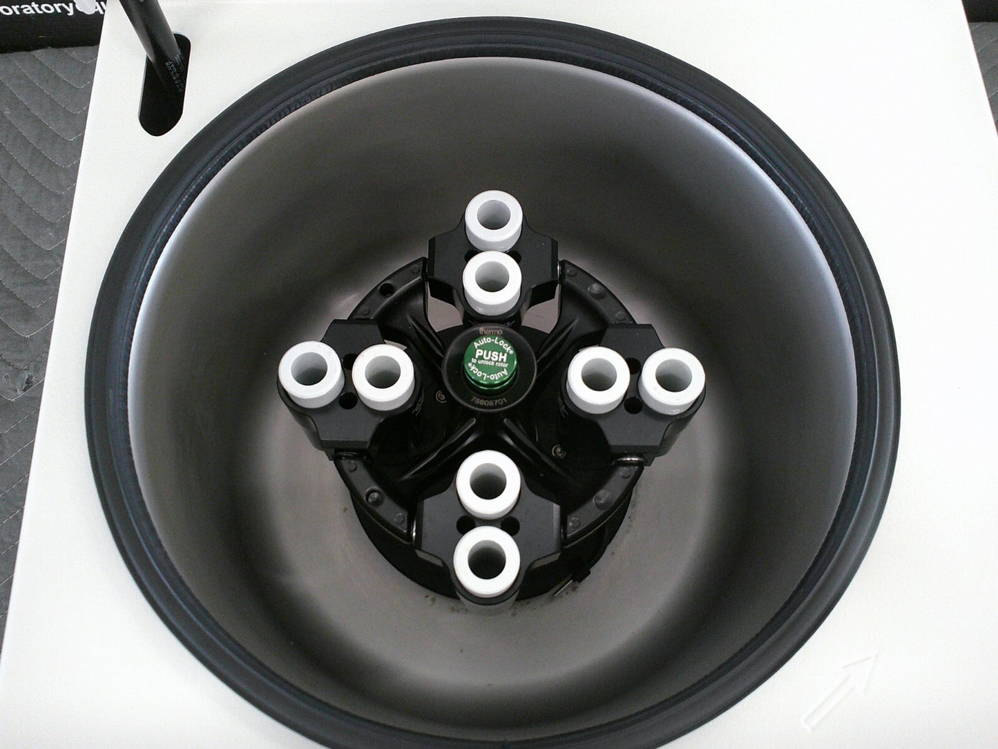 Thermo Sorvall ST 8R Refrigerated Benchtop Centrifuge w/Rotor, Buckets & Inserts