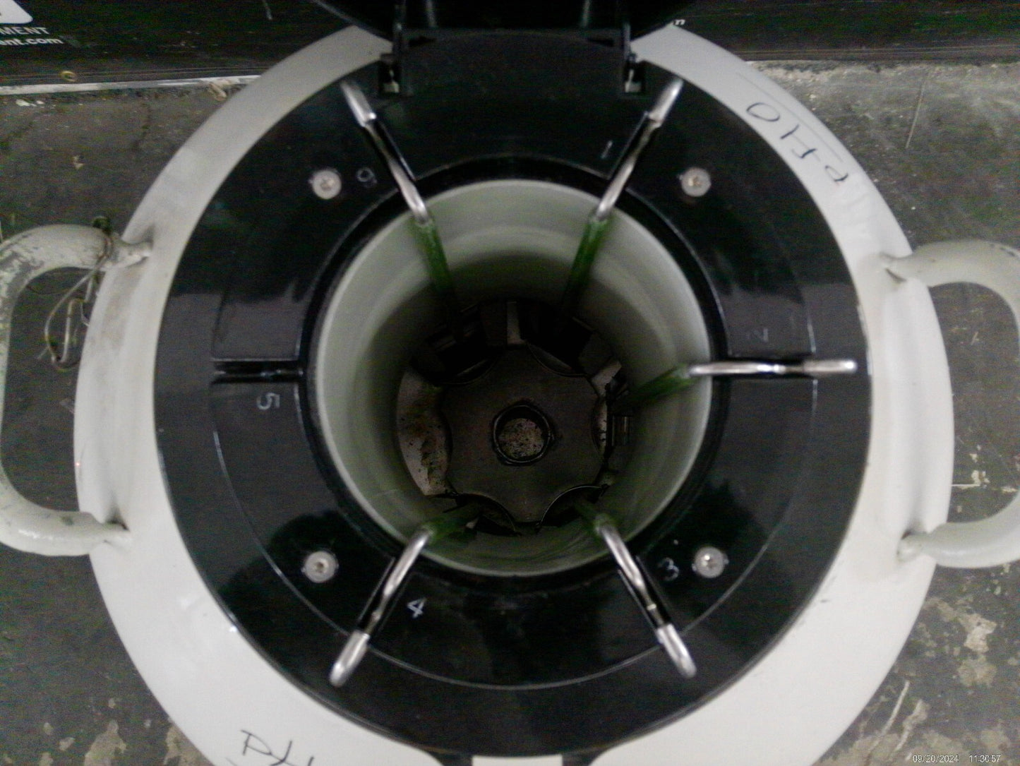 MVE Cryosystem 750 LN2 Liquid Nitrogen Dewar Storage Tank 47L w/ Racks & Cart