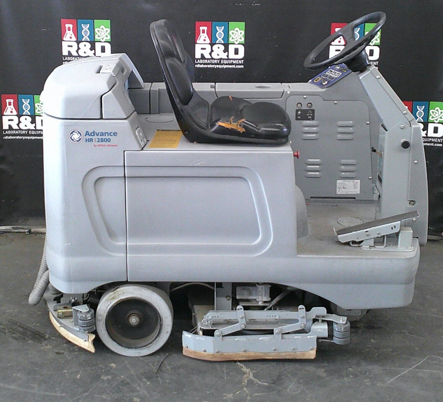 Nilfisk Advance HR 2800 Janitorial Floor Scrubber Cleaner, New Battery & Charger