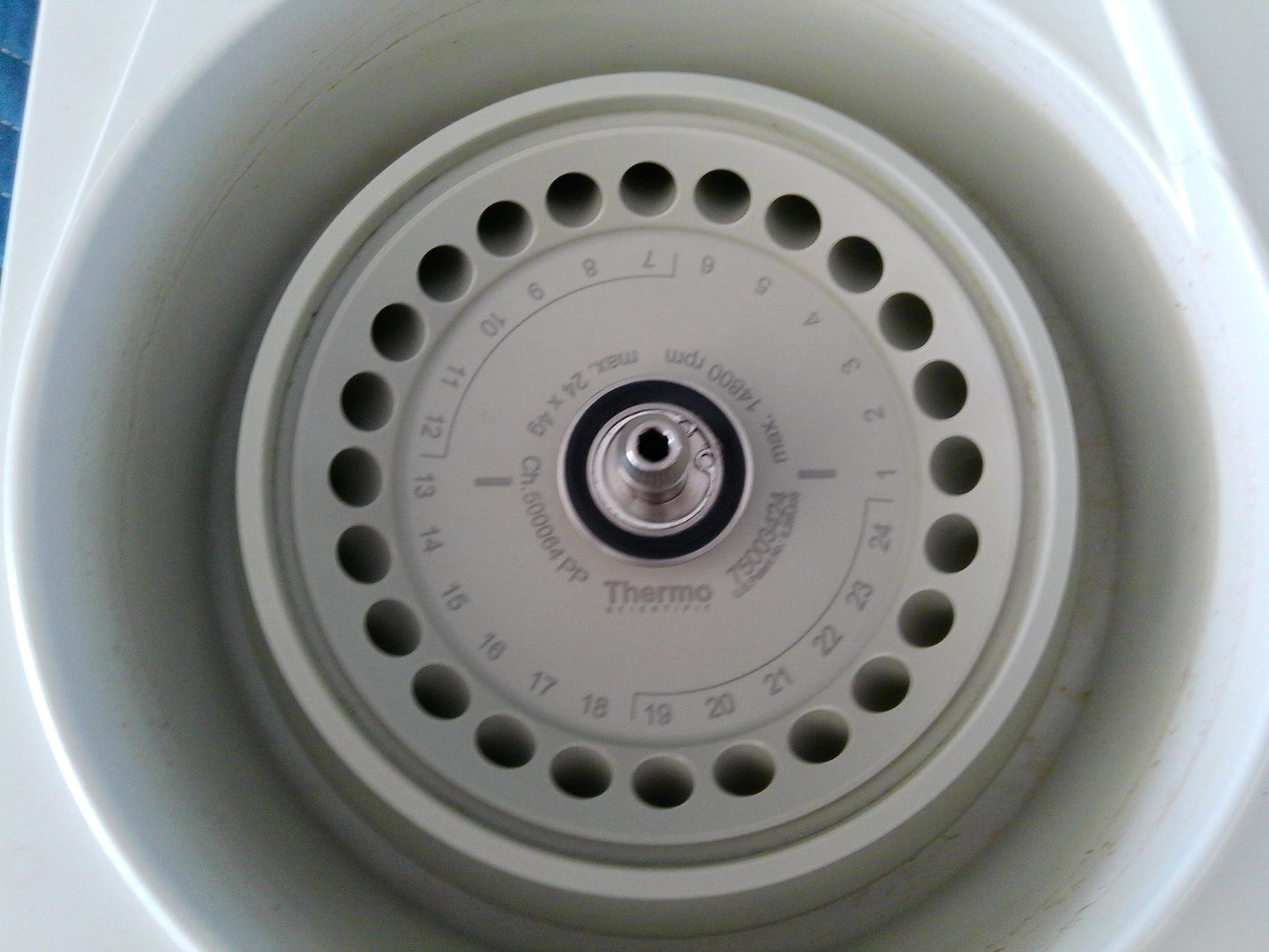Thermo Scientific Sorvall Legend Micro 17 Centrifuge w/ 75003424 Rotor