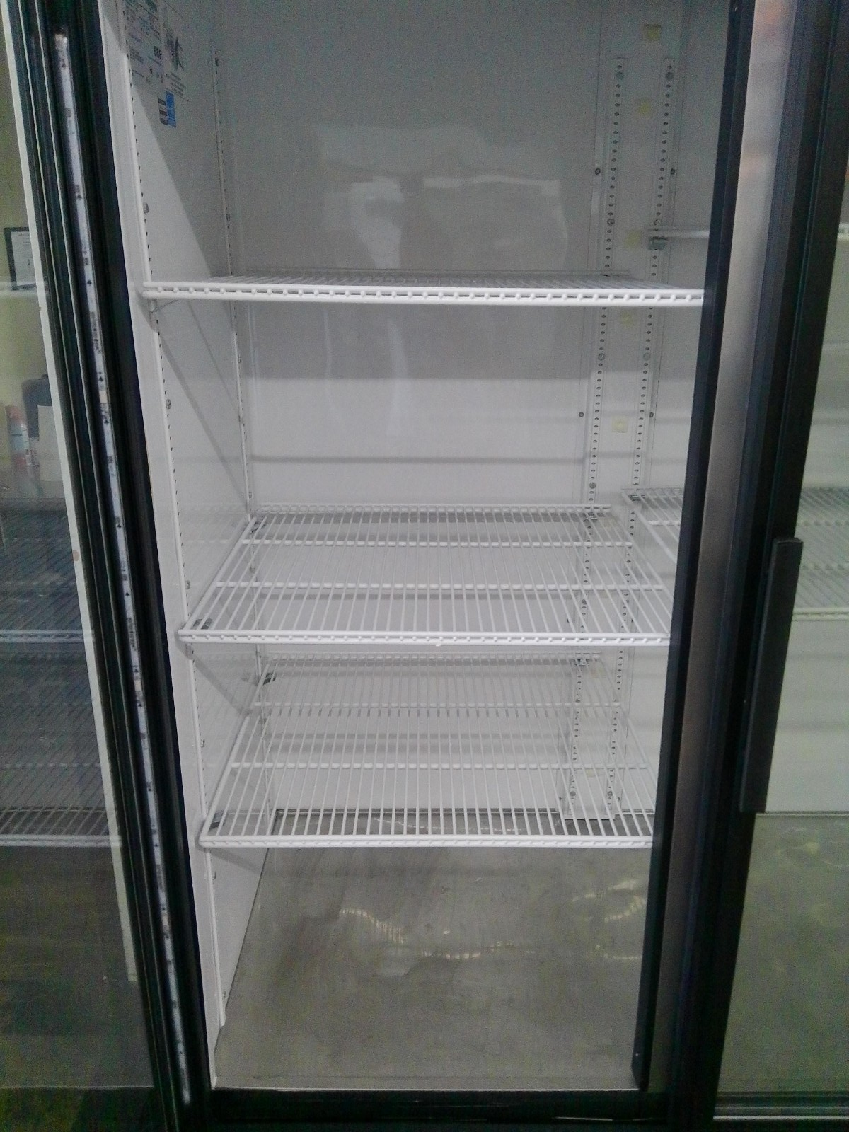 True GDM-72-LD Commercial 3 Door +4C Refrigerator (NO CASTERS) 72cf