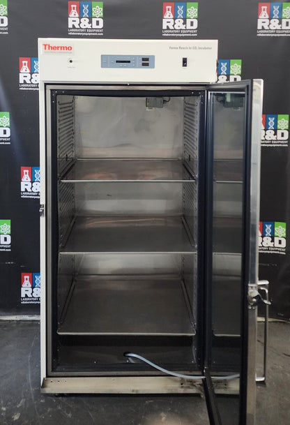 Thermo Forma 3950 Reach-In Large CO2 Incubator Environmental Chamber 29Cf