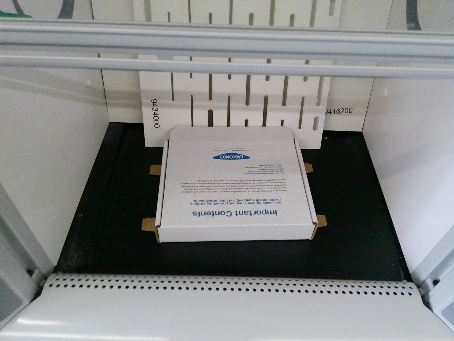 Labconco 3ft Fume Hood XL Protector, Work Surface and Airflow Alarm (2022)