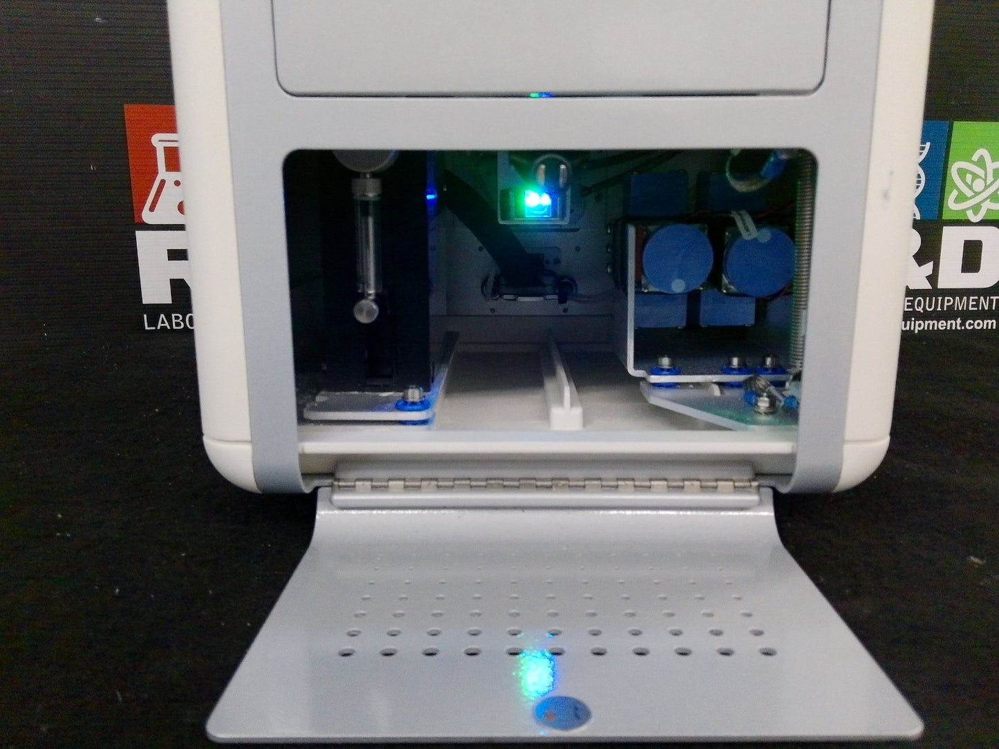 Invitrogen Attune NXT Acoustic Focusing Cytometer w/ CytKick Max Auto Sampler