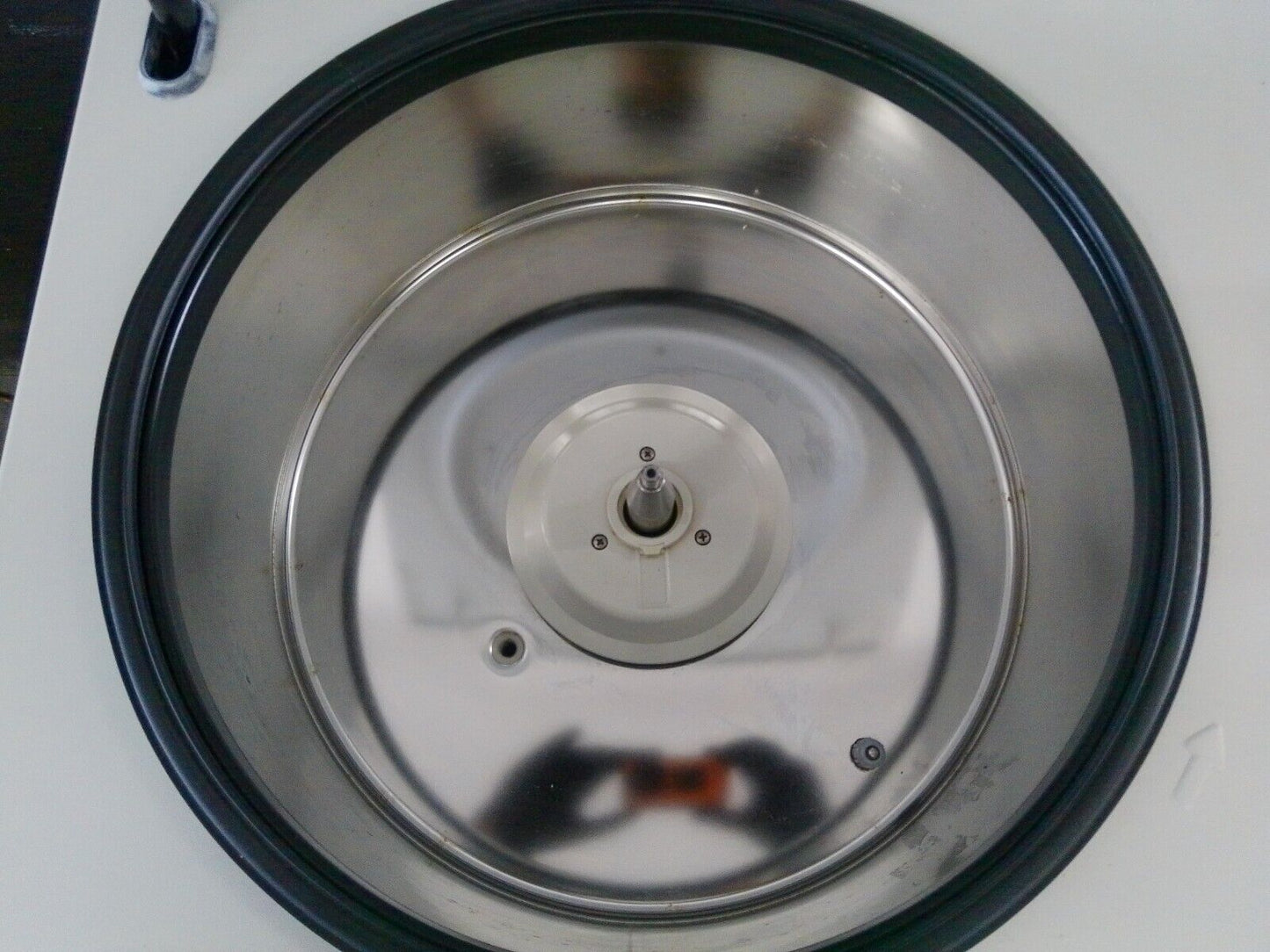 Eppendorf 5810R Refrigerated Benchtop Centrifuge w/Rotor, Buckets, Inserts 120v