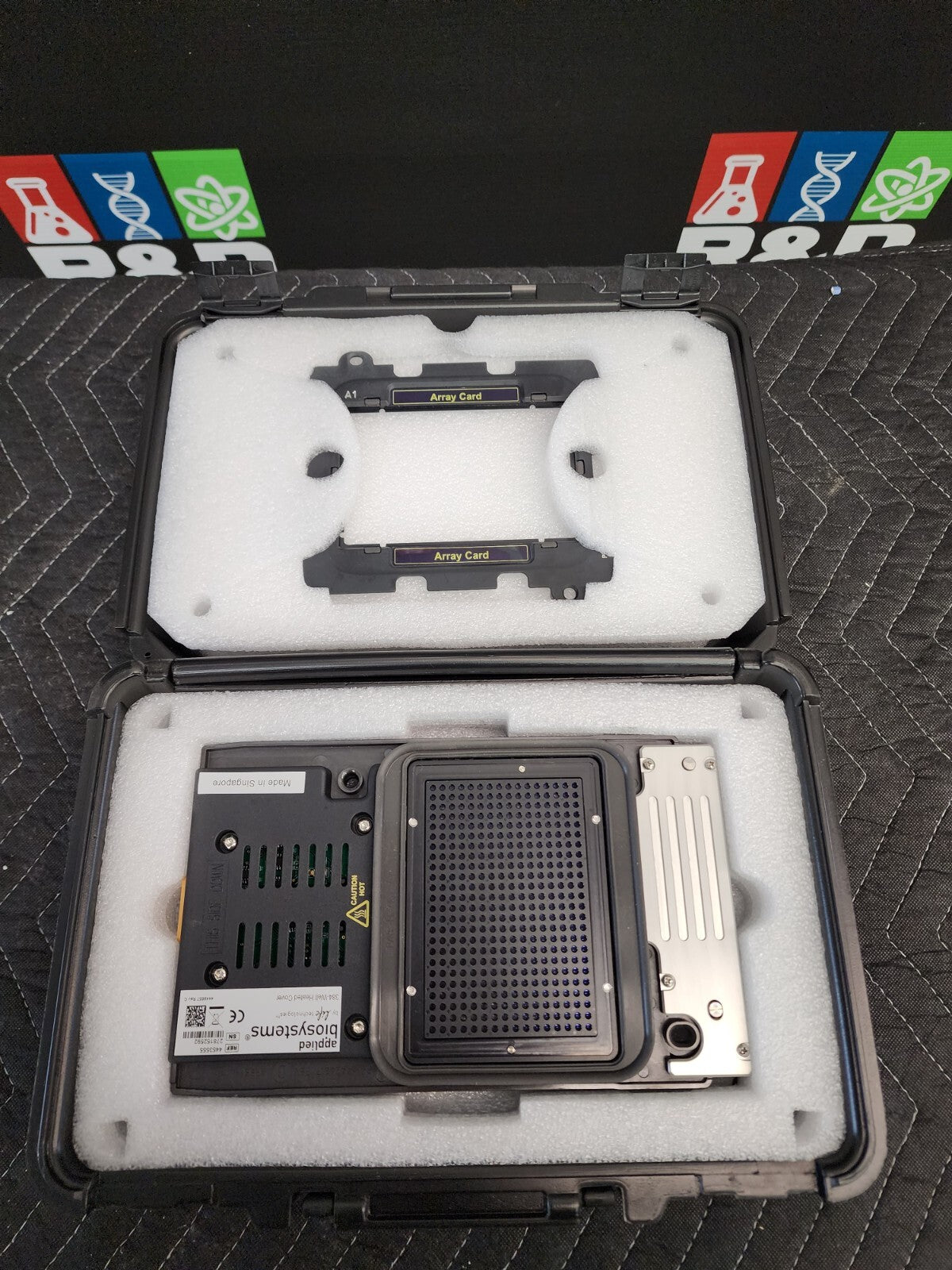 Applied Biosystems (4453555) 384 Well Heated Cover w/Array Card & Storage Case
