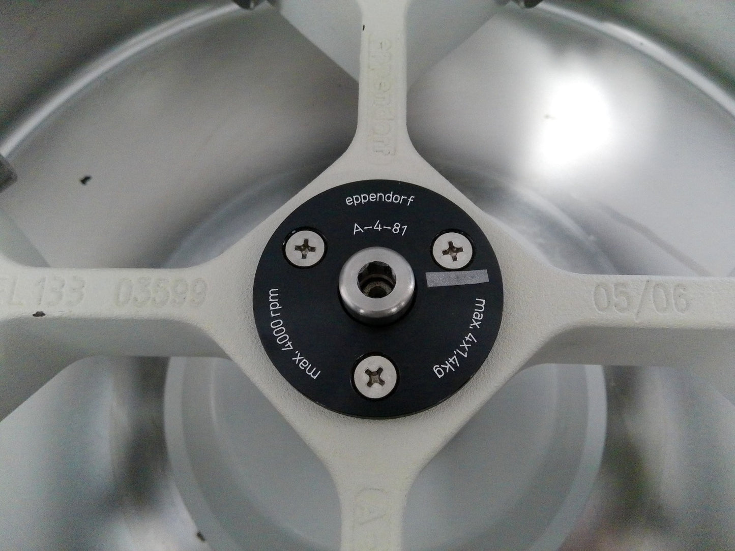 Eppendorf 5810 Benchtop Centrifuge w/ Rotor (A-4-81) No Buckets or Inserts