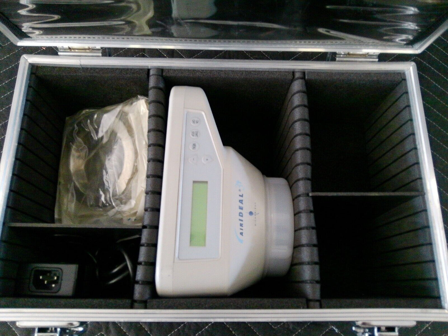 Biomerieux F-71560 AirIdeal 3P for Clean Room Microbiological Air Sampler w/case