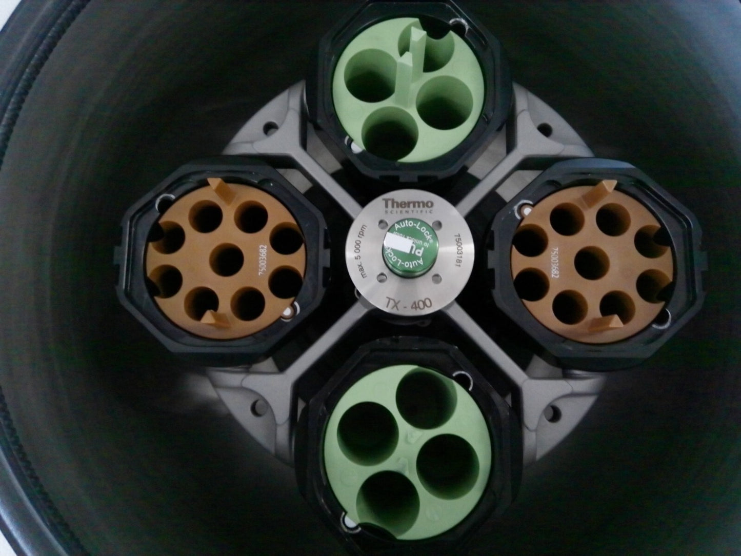 Thermo Sorvall ST16R Refrigerated Benchtop Centrifuge w/Rotor, Buckets, Inserts