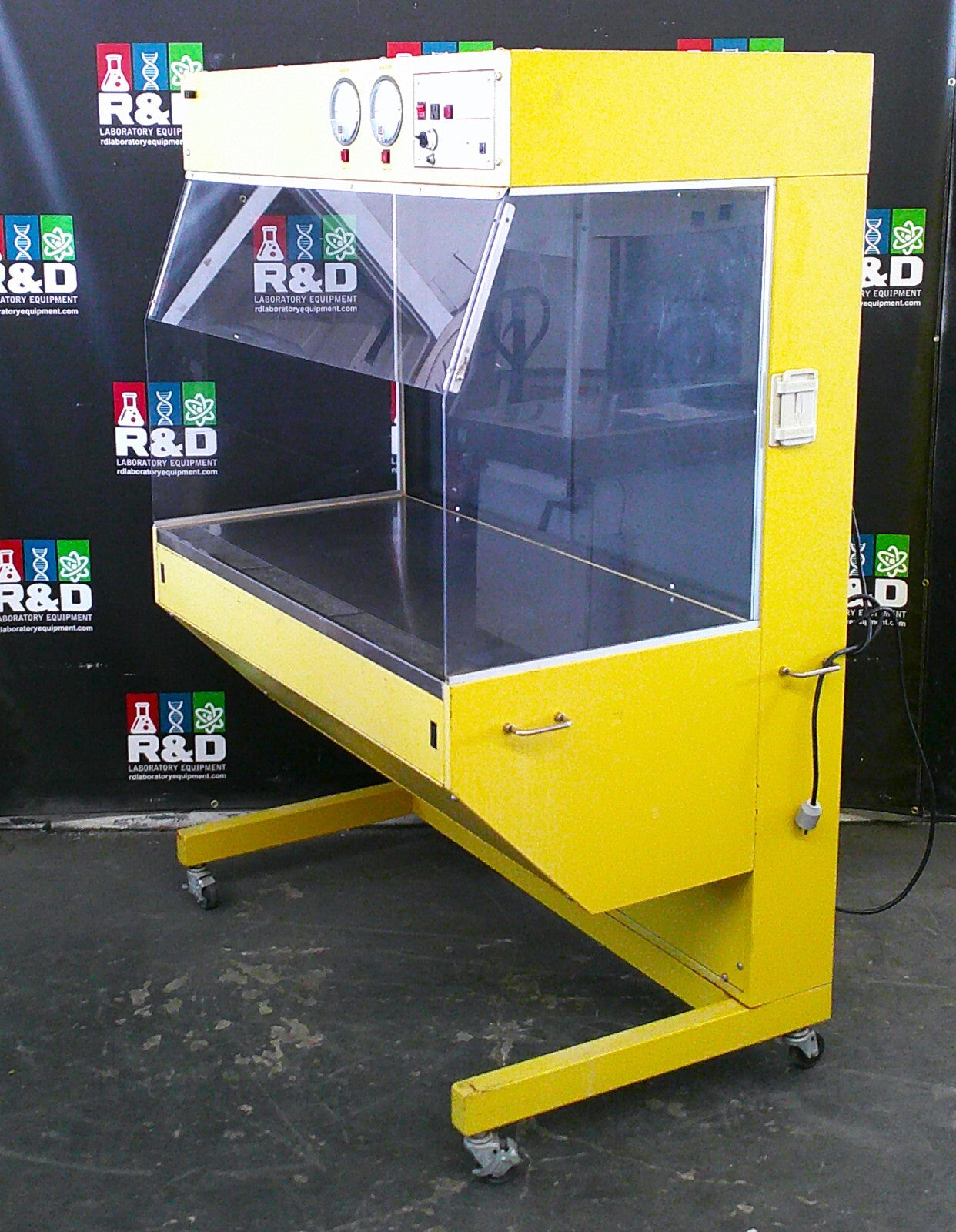 Lab Products 4ft Stay-Clean Laminar Flow, Animal Transfer Change Station