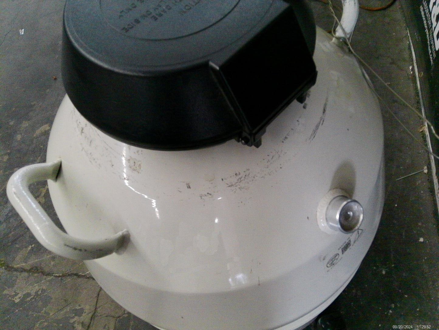 MVE Cryosystem 750 LN2 Liquid Nitrogen Dewar Storage Tank 47L w/ Racks & Cart