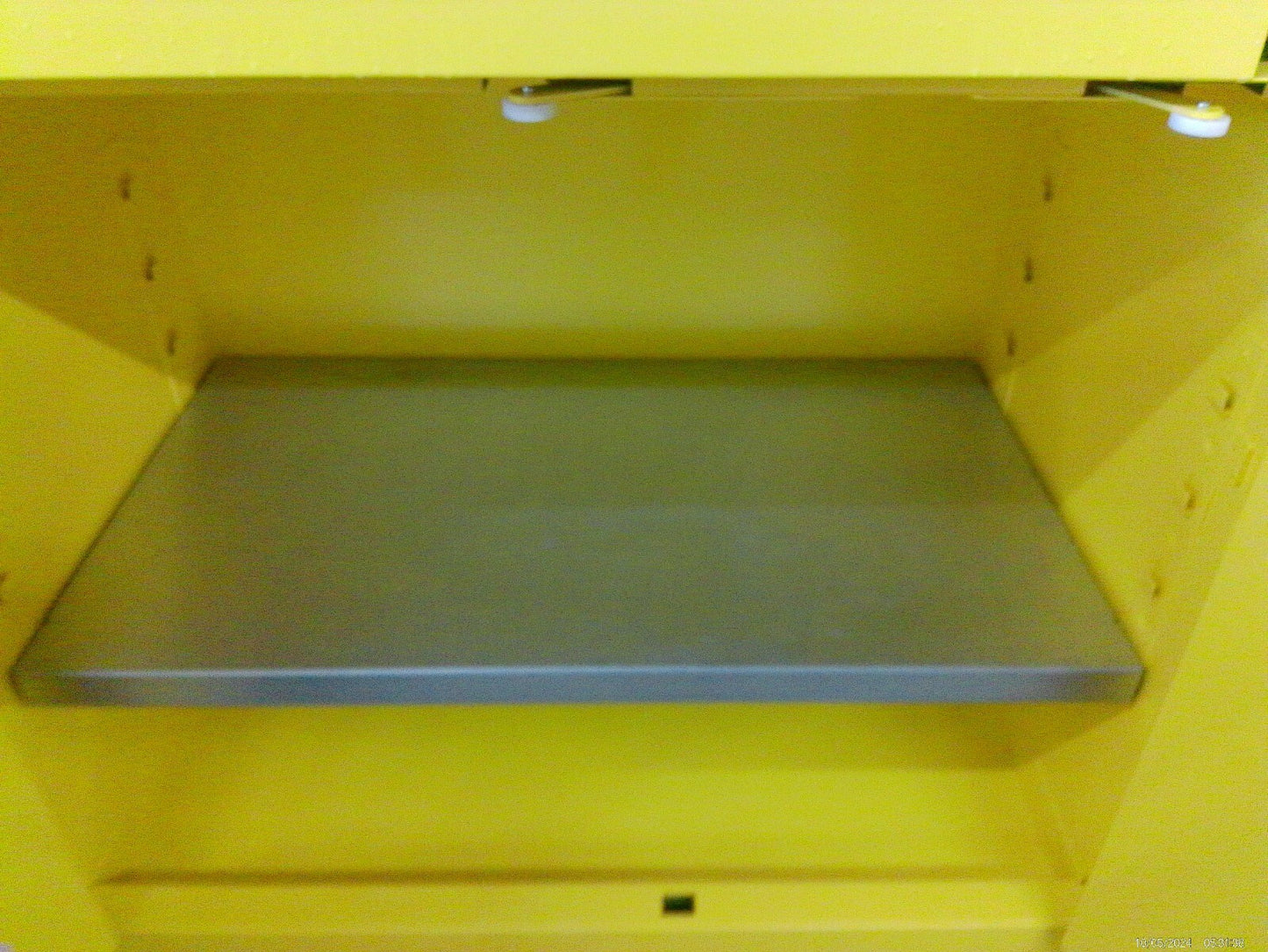 Justrite 892320 Flammable Storage Cabinet Self Closing Doors 22 Gal