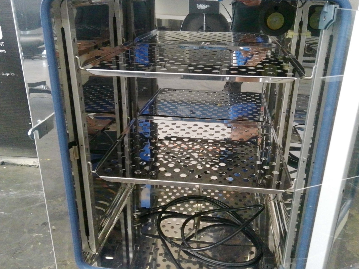 Thermo Scientific Heratherm IGS100 Microbiological Incubator