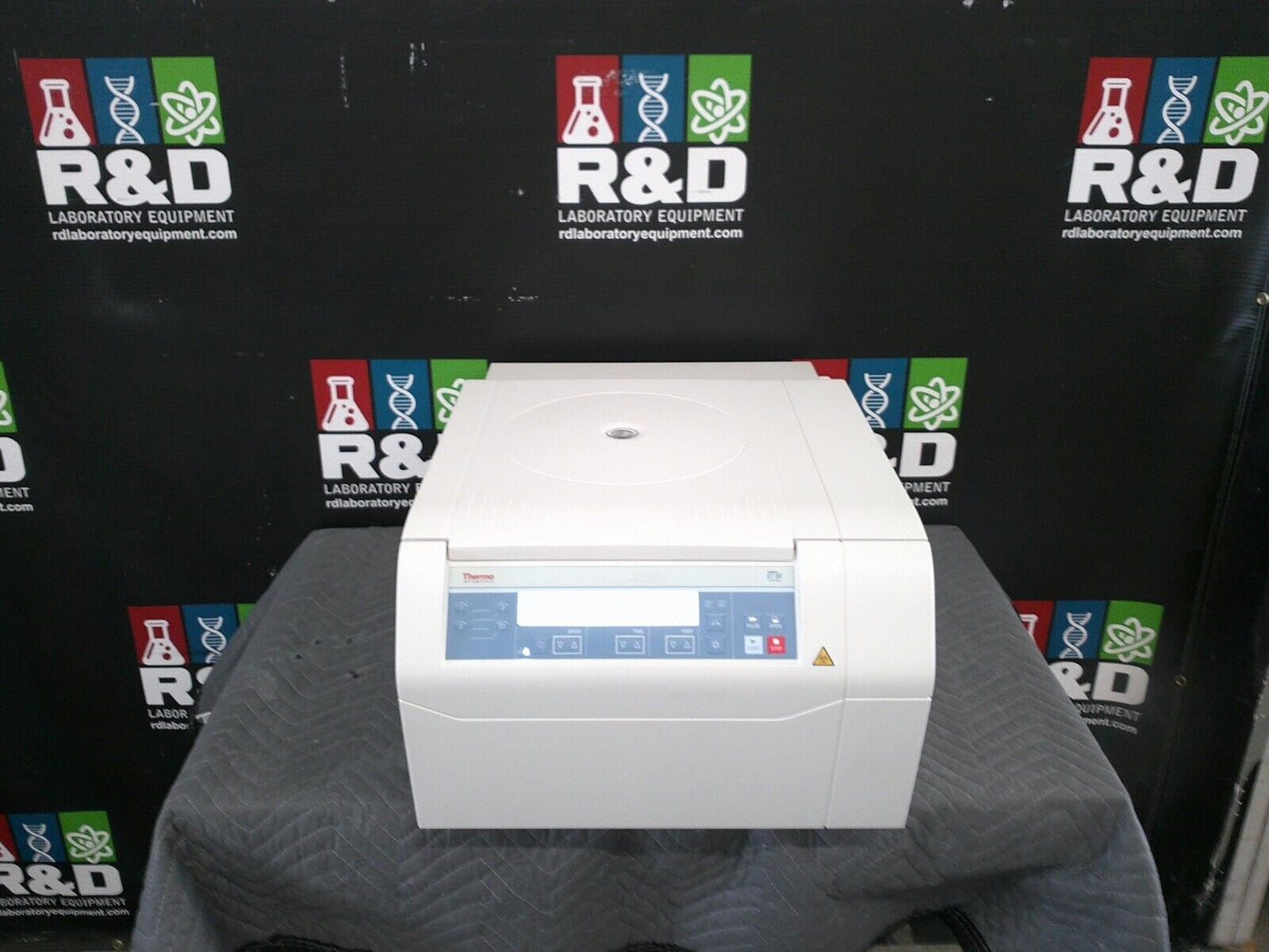 Thermo Sorvall ST 8 Refrigerated Bench Top Centrifuge w/Rotor, Bucked & Inserts