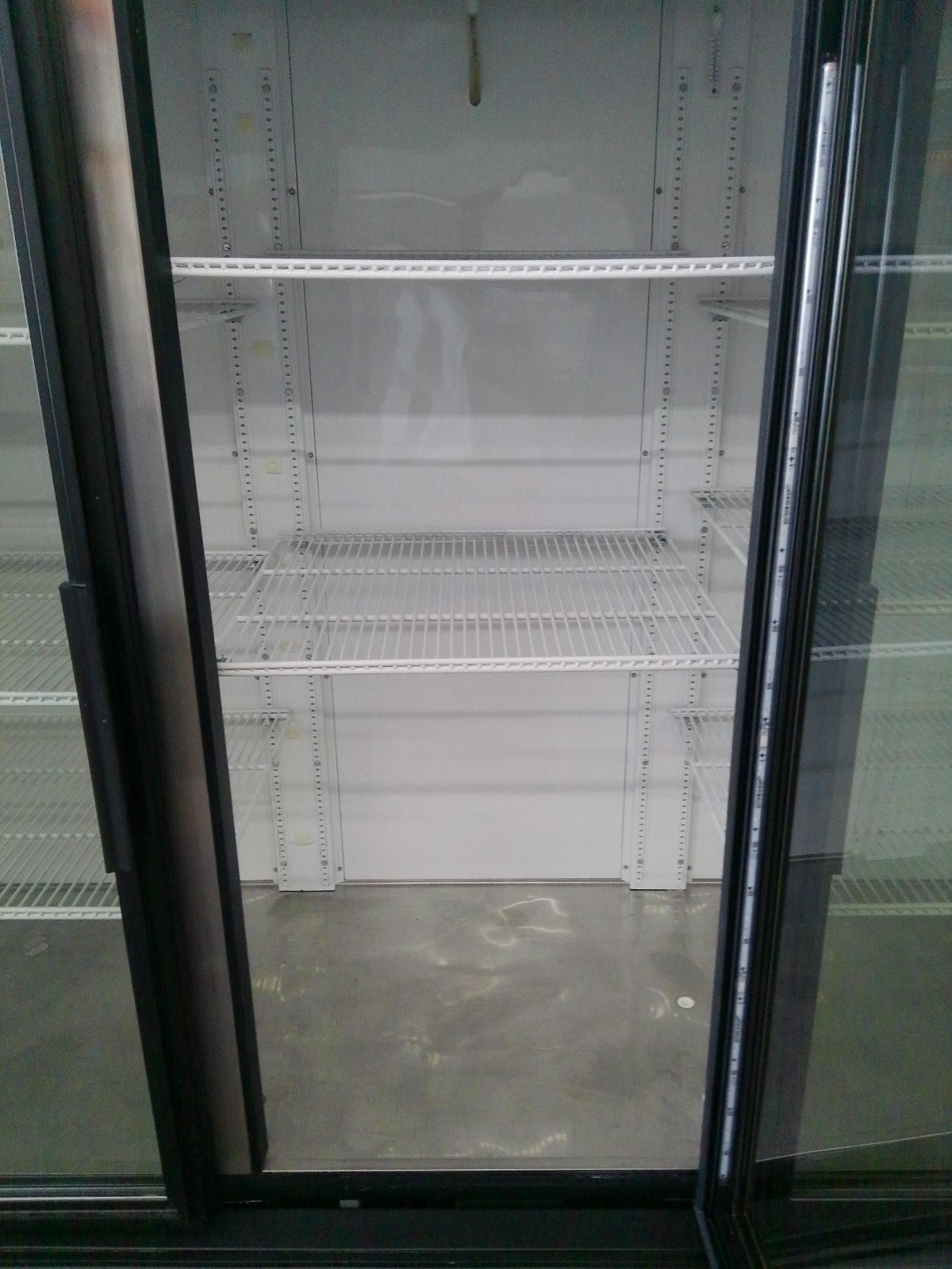 True GDM-72-LD Commercial 3 Door +4C Refrigerator (NO CASTERS) 72cf