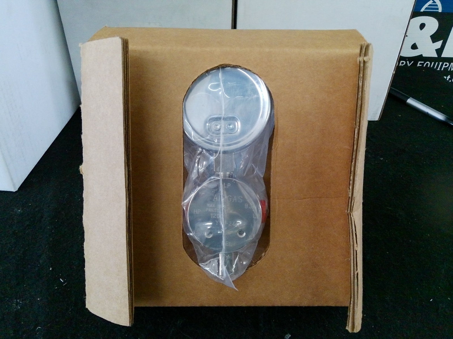 Airgas Y11-241D Gas Regulator Max Inlet 1200PSI, Guage 0-200PSI (Lot of 4)