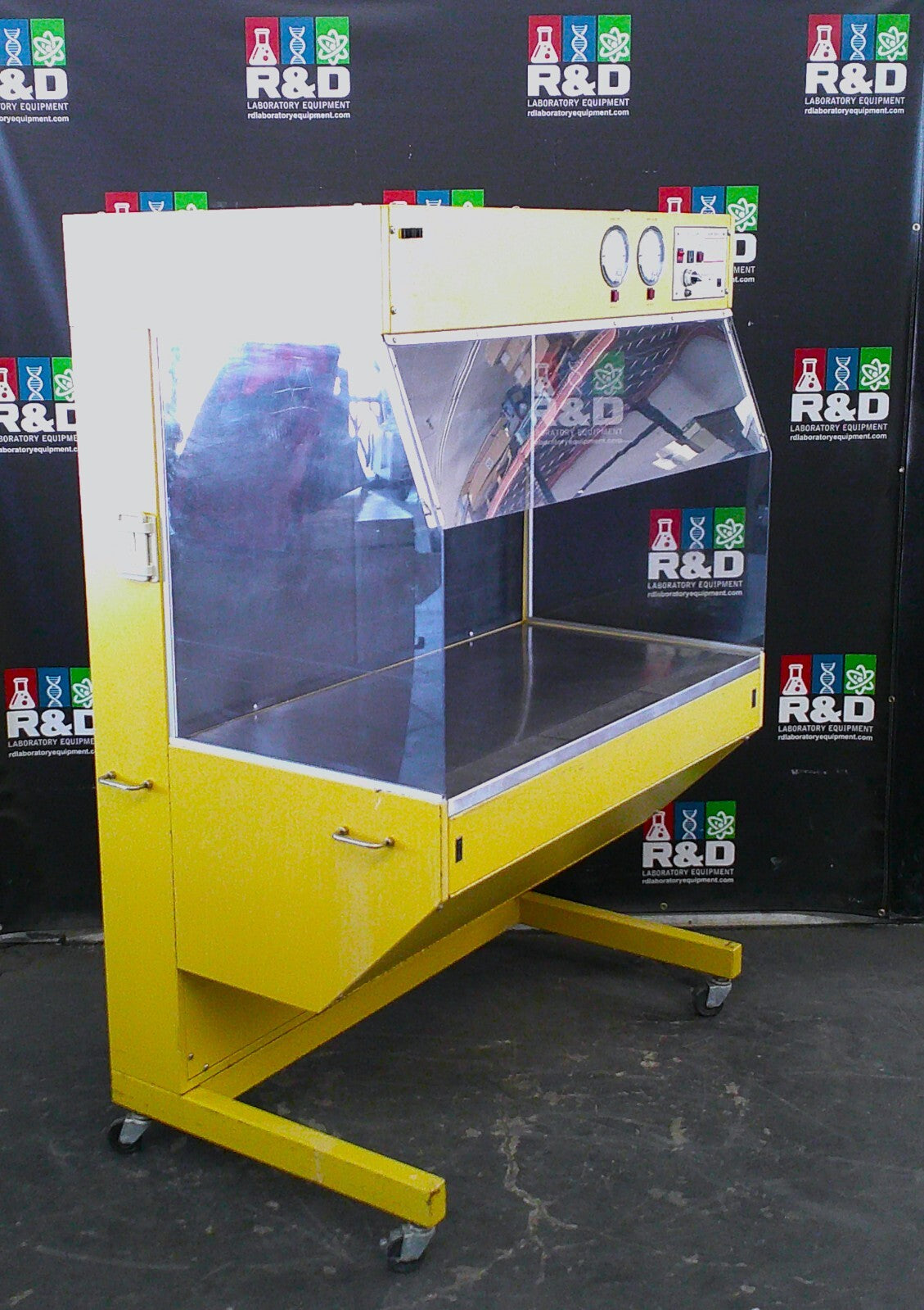 Lab Products 4ft Stay-Clean Laminar Flow, Animal Transfer Change Station