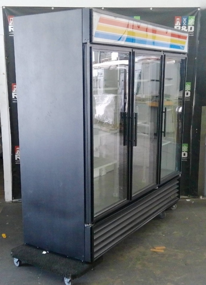 True GDM-72-LD Commercial 3 Door +4C Refrigerator (NO CASTERS) 72cf