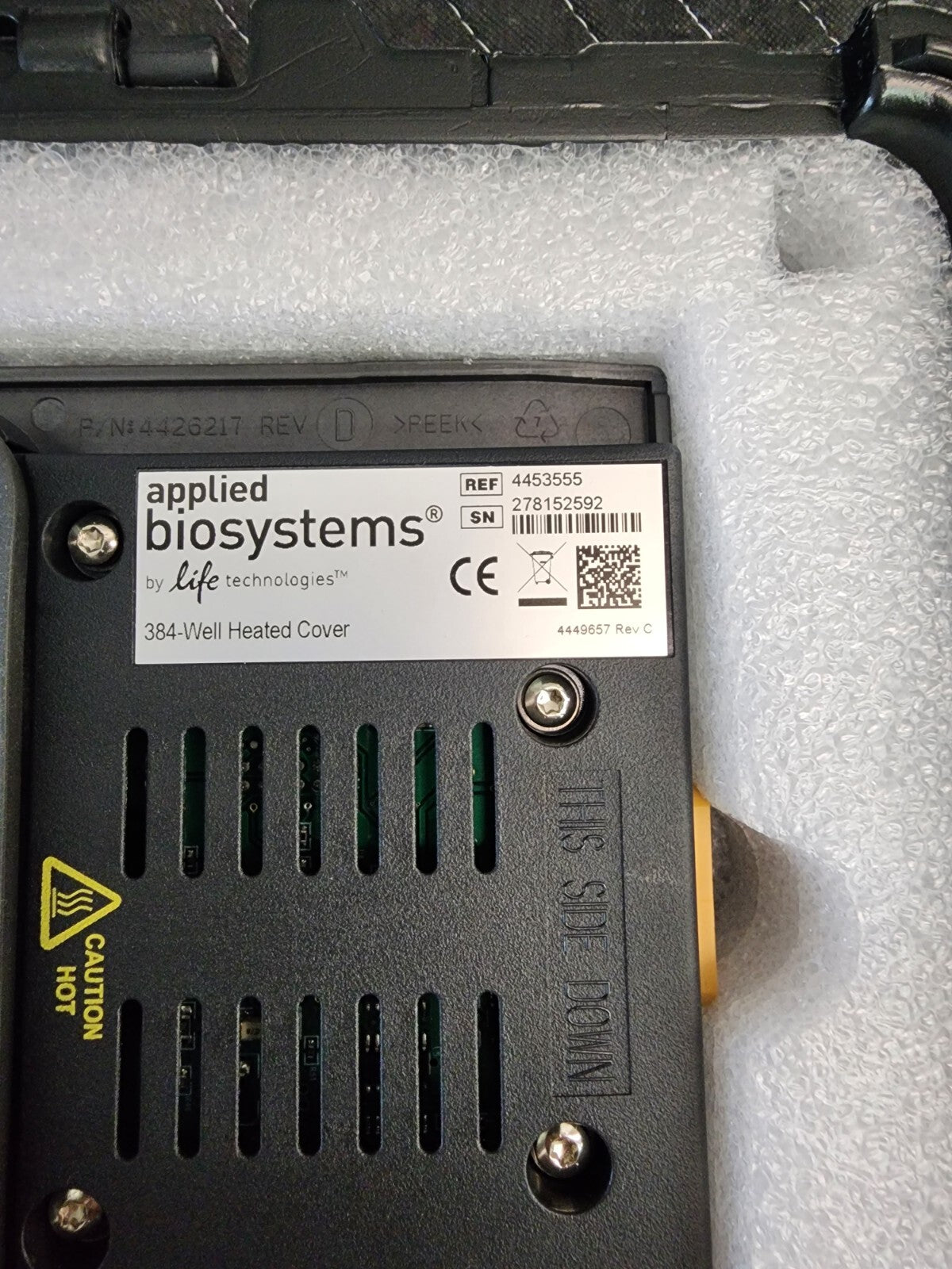 Applied Biosystems (4453555) 384 Well Heated Cover w/Array Card & Storage Case