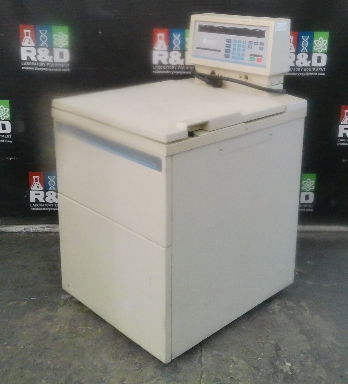 Beckman Coulter J6-MC High-Capacity Refrigerated Floor Centrifuge w/ Rotor
