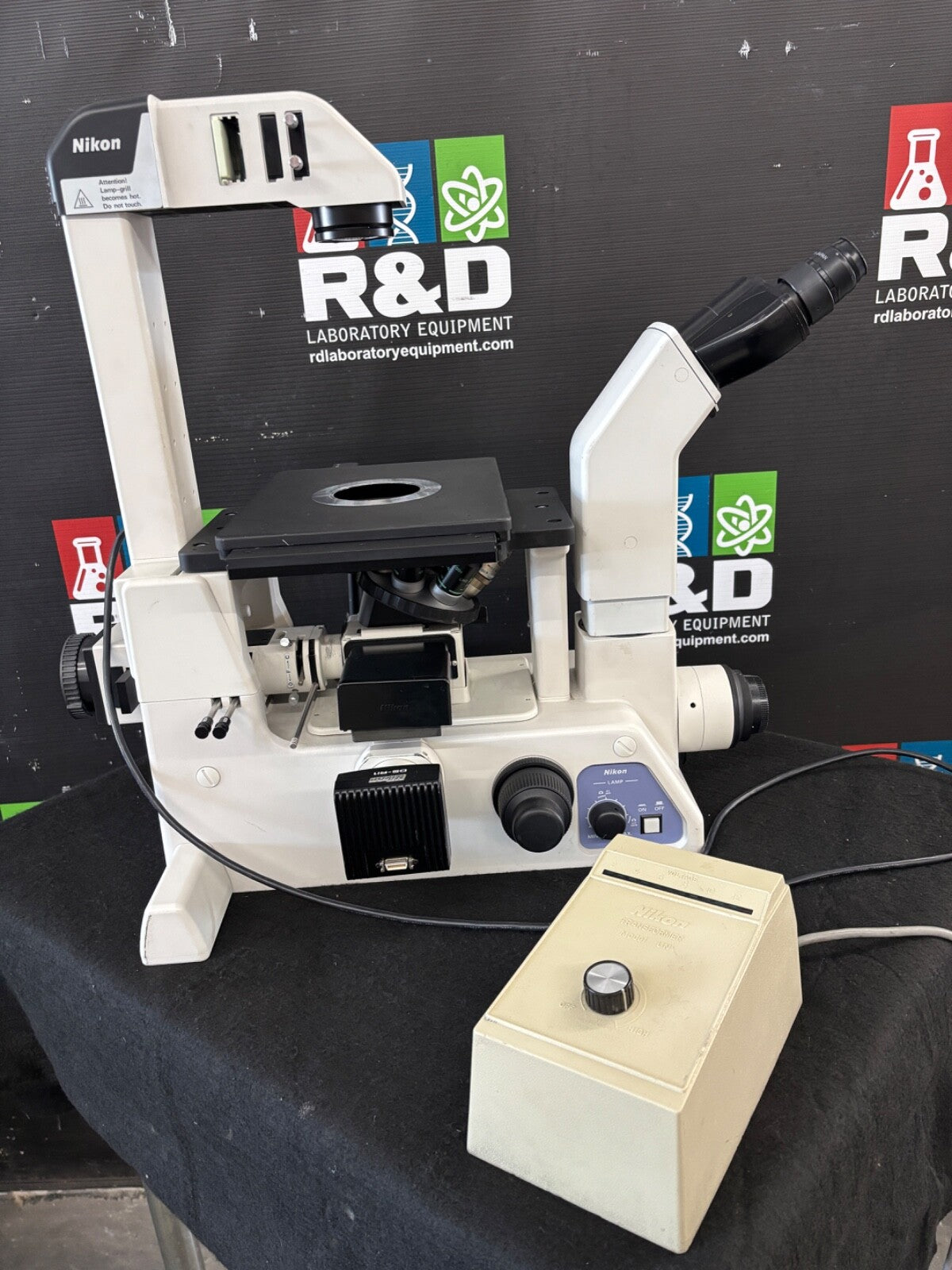 Nikon Eclipse TE300 Inverted Phase Contrast Fluorescence Microscope 4 Objectives