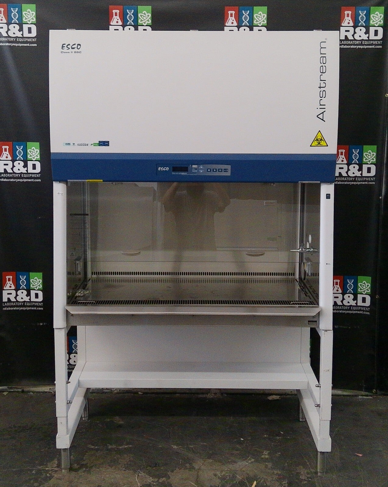 Esco 4ft AC2-4S9 (2022) A2 Biosafety Cabinet w/Stand & UV, FULLY TESTED