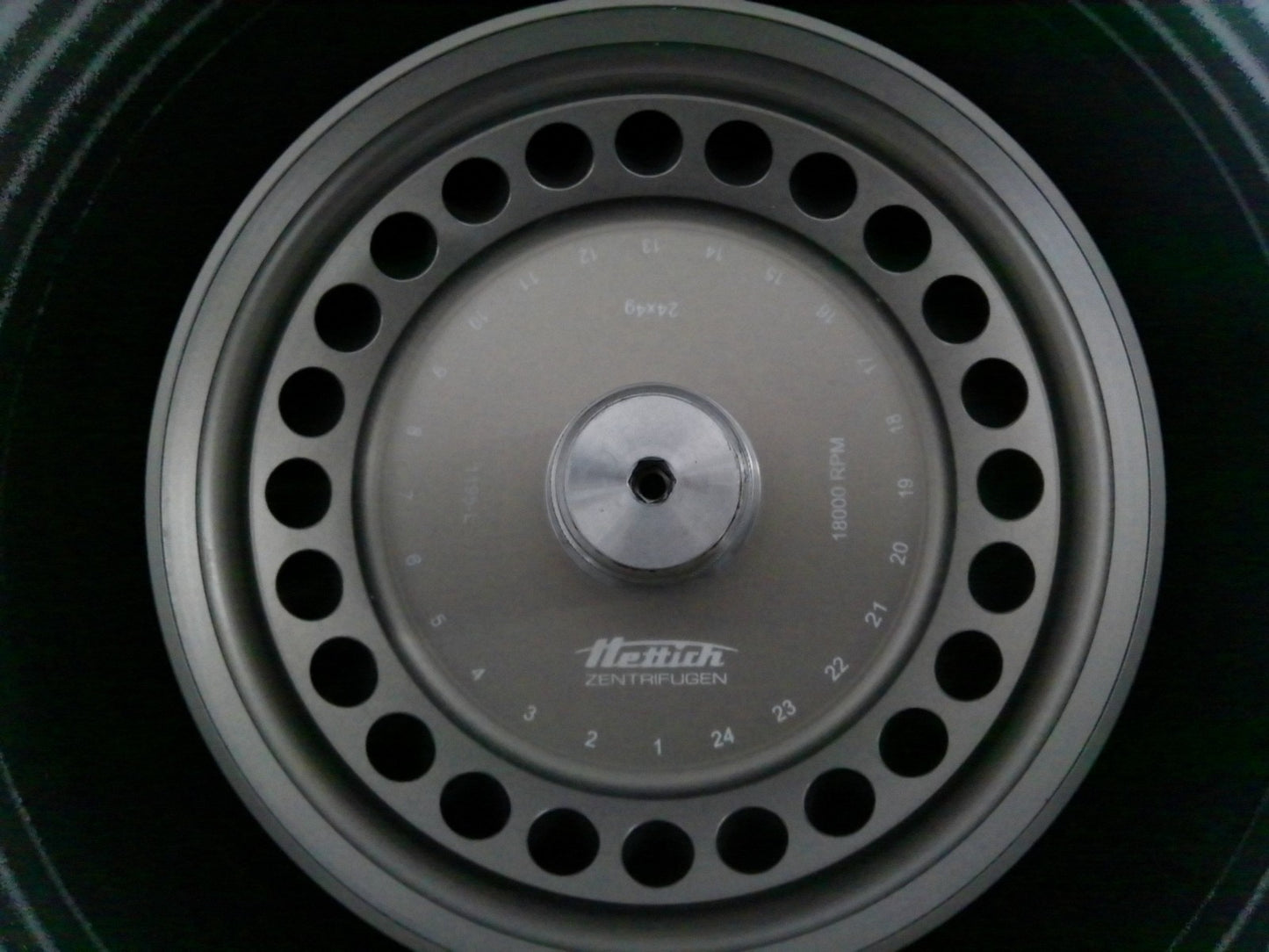 Hettich Mikro 220R 2205-01 Refrigerated Micro Centrifuge w/ 24x4g Rotor 1195-L (2010)