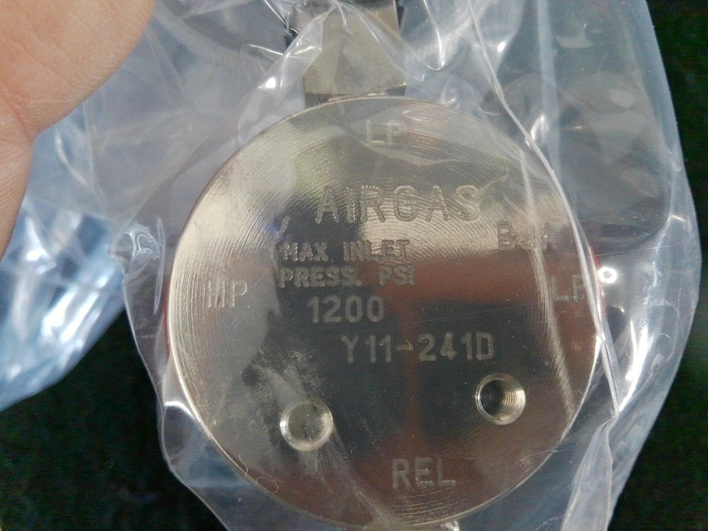 Airgas Y11-241D Gas Regulator Max Inlet 1200PSI, Guage 0-200PSI (Lot of 4)