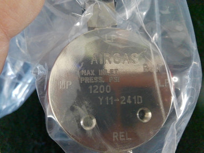 Airgas Y11-241D Gas Regulator Max Inlet 1200PSI, Guage 0-200PSI (Lot of 4)